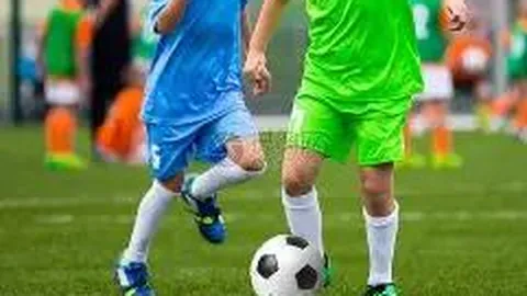 范冰冰与富豪夫人聚会，独坐角落引发关注